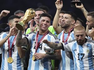 Messi Menua, Aguero Yakin Masa Depan Argentina Tetap Cerah