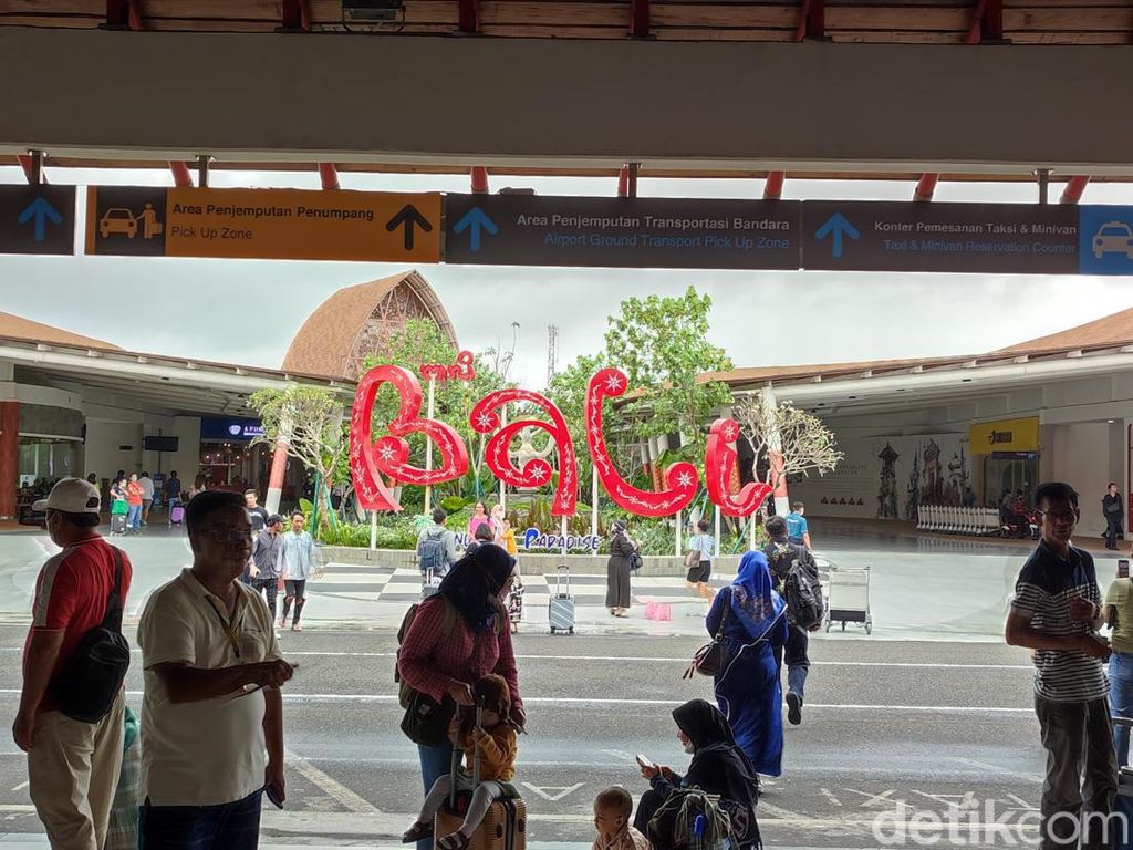 Slot Penerbangan ke RI Diminati Maskapai Asing, Jokowi Minta Menhub Pilih-Pilih