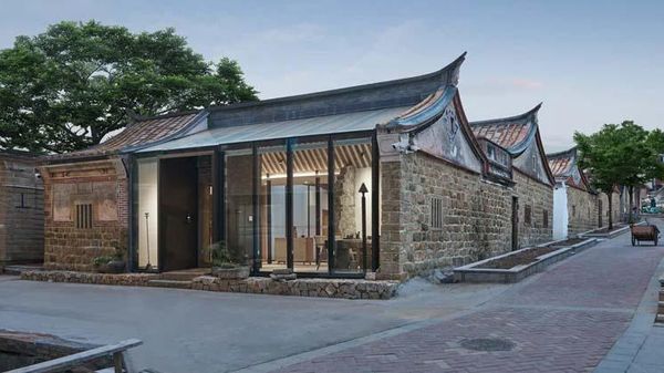 Inspirasi Rumah: Kuno Outside Mewah Inside!