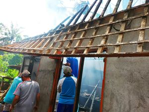 Ditinggal Bekerja, Dapur Warga Selat Karangasem Hangus Terbakar Ditinggal Bekerja, Dapur Warga Selat Karangasem Hangus Terbakar