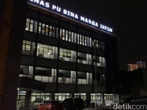KPK Geledah PU Bina Marga Jatim Diduga Terkait Kasus Sahat Tua Simanjuntak KPK Geledah PU Bina Marga Jatim Diduga Terkait Kasus Sahat Tua Simanjuntak