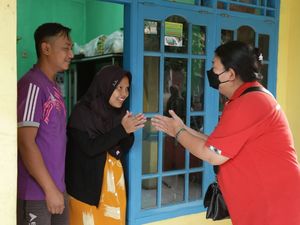 Cacian Pasutri Pemilik Peminjaman Inkubator Gratis: Sinterklas Murahan! Cacian Pasutri Pemilik Peminjaman Inkubator Gratis: Sinterklas Murahan!