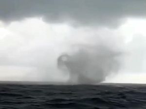 Waterspout Muncul di Perairan Pacitan Waterspout Muncul di Perairan Pacitan