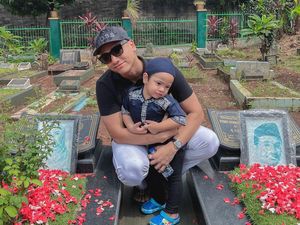 Kunjungi Makam Bibi dan Vanessa Angel, Keluarga: Kita kan Selalu Bersama Kunjungi Makam Bibi dan Vanessa Angel, Keluarga: Kita kan Selalu Bersama