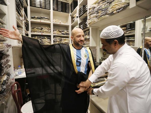 Gegara Messi, Jubah Bisht Jadi Buruan Wisatawan di Qatar