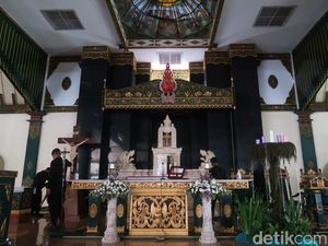 Misa Natal 2022 di Gereja Ganjuran, Umat Dilarang Bawa Tas Punggung Misa Natal 2022 di Gereja Ganjuran, Umat Dilarang Bawa Tas Punggung