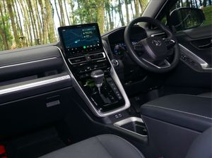 Ada Huruf S di Tuas Transmisi Kijang Innova Zenix Hybrid, Kapan Dipakainya?