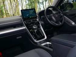 Ada Huruf S di Tuas Transmisi Kijang Innova Zenix Hybrid, Kapan Dipakainya?