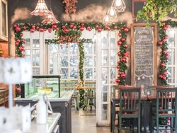 5 Kafe Dekorasi Cantik Ini Cocok Rayakan Natal Bersama Kerabat