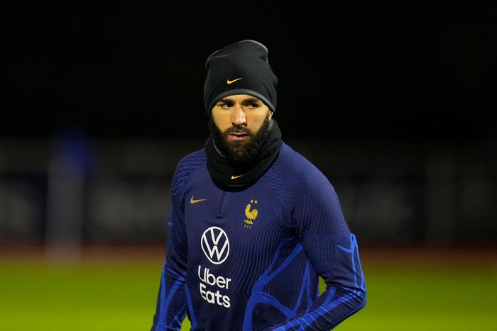 CLAIRE FONTAINE - NOVEMBER 15 : Karim Benzema is warming up during the 2nd training of the French Soccer National Team prior to the departure for the Soccer World Cup 2022, at the Centre National du Football, Clairefontaine in Yvelines, France. (Photo by Glenn Gervot/Icon Sportswire via Getty Images)