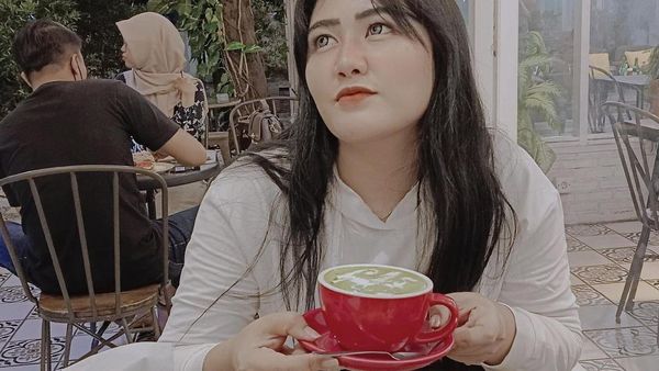 Mella Rossa, Adik Via Vallen yang Hobi Nongkrong dan Kulineran Seru
