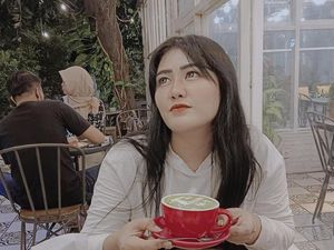 Mella Rossa, Adik Via Vallen yang Hobi Nongkrong dan Kulineran Seru Mella Rossa, Adik Via Vallen yang Hobi Nongkrong dan Kulineran Seru