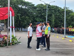 Menhub Pimpin Apel Nataru di Stasiun Gambir, Minta Petugas Layani dengan Hati
