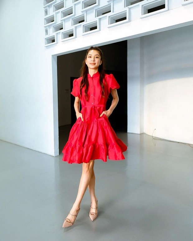 Mikha Tambayong dengan Silk Dress Foto Instagram: miktambayong