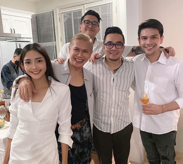 Momen Jonathan Frizzy dan Ririn Dwi Ariyanti Rayakan Natal Bareng Momen Jonathan Frizzy dan Ririn Dwi Ariyanti Rayakan Natal Bareng