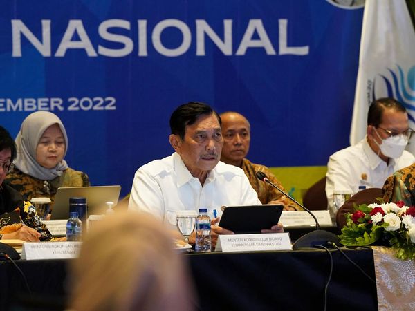 Momen Menko Luhut Pimpin Sidang Pleno Dewan SDA Nasional