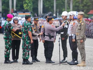 Jokowi Heran TNI-Polri Masih Impor Seragam: Kita Bisa Bikin Loh!