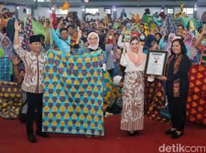 659 Difabel Trenggalek Pecahkan Rekor MURI Pembuatan Kain Shibori