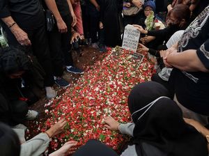 Selamat Jalan Aminah Cendrakasih, Pemeran Mak Nyak yang Ikonik