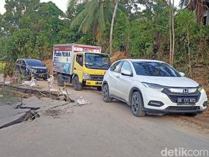 Mudik Nataru Rute Enrekang-Toraja Tersendat gegara Jalan Amblas di 3 Titik