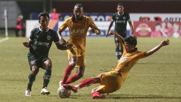 11 Kartu Kuning dan 1 Kartu Merah di Laga Persikabo Vs Persik Kediri