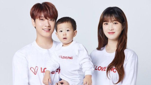 Potret keluarga Yulhee dan Minhwan