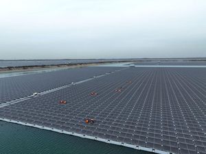 Potret PLTS Terapung Terbesar Kedua di China