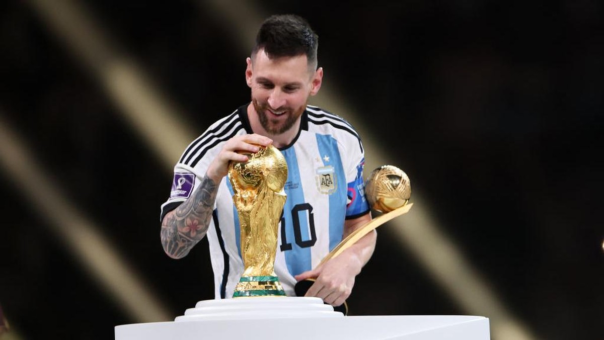 Lionel Messi juara Piala Dunia 2022 bersama Argentina. (Foto: Getty Images/Matthew Ashton/AMA)