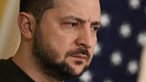 Ukraines President Volodymyr Zelensky looks on during a press conference with US President Joe Biden at the East Room of the White House, in Washington, DC, on December 21, 2022. (Photo by Brendan SMIALOWSKI / AFP)