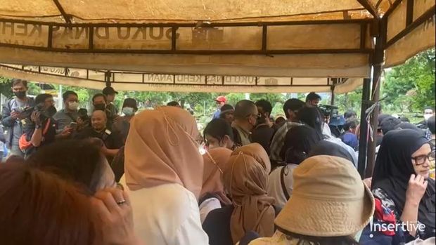 Prosesi Pemakaman Mak Nyak