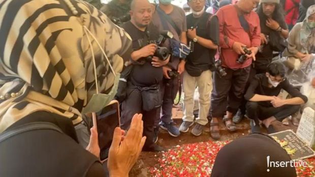 Prosesi Pemakaman Mak Nyak