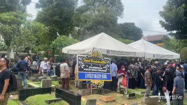 Prosesi Pemakaman Mak Nyak