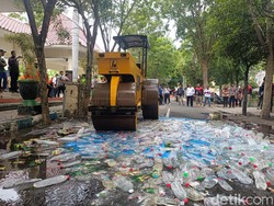 Barang Bukti Miras hingga Knalpot Brong di Probolinggo Dimusnahkan