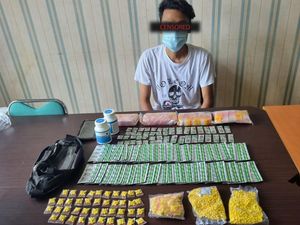 Edarkan Ribuan Hexymer dan Tramadol, Pria di Pandeglang Ditangkap Polisi Edarkan Ribuan Hexymer dan Tramadol, Pria di Pandeglang Ditangkap Polisi