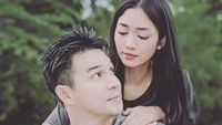 8 Foto Kebersamaan Ririn Dwi Ariyanti-Jonathan Frizzy, Natalan Bareng Disorot