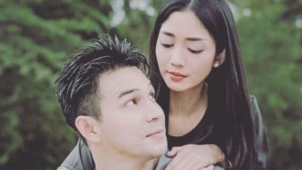 8 Foto Kebersamaan Ririn Dwi Ariyanti-Jonathan Frizzy, Natalan Bareng Disorot
