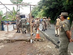 Satpol PP Tertibkan 200 PKL di Kawasan Puncak Bogor