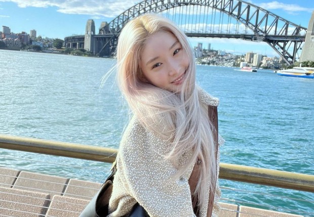 Selain suaranya, Chungha menarik perhatian penggemar dengan wajahnya seperti kucing yang chic / Foto: instagram.com/chungha_official