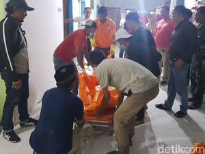 Pria Bondowoso Ditemukan Tewas dengan Luka Sayatan di Leher Diduga Bunuh Diri Pria Bondowoso Ditemukan Tewas dengan Luka Sayatan di Leher Diduga Bunuh Diri