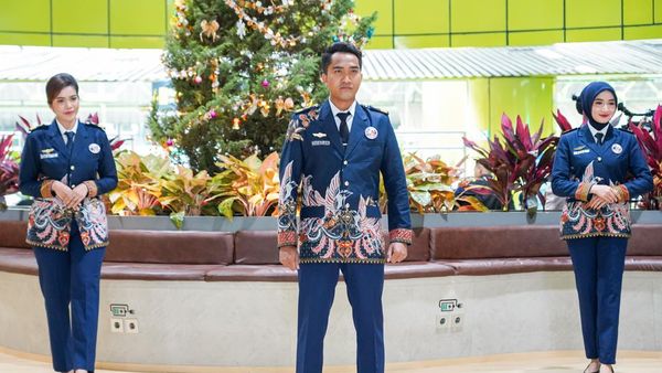 Makin Bergaya, Ini Baju Seragam Baru Prami- Kondektur KA Karya Anne Avantie