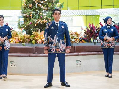 Makin Bergaya, Ini Baju Seragam Baru Prami- Kondektur KA Karya Anne Avantie