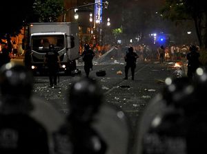 Suporter dan Polisi Bentrok Saat Perayaan Argentina Juara Dunia