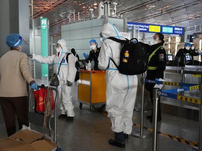 Lonjakan Kasus COVID-19 China Tak Bikin RI Buru-buru Perketat Pintu Masuk