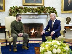 Ukraina Minta Senjata Canggih, Biden Akan Bicara dengan Zelensky