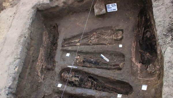 Potret Penemuan 20 Makam Era Mesir Kuno Berusia 25 Abad & Serpihan Emas