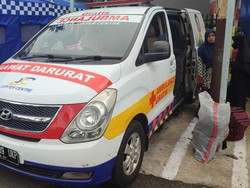 Lawan Arah di Puncak, Ambulans Berstiker Legislator DKI Bawa Alat Gathering