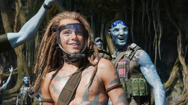 Jack Champion sebagai Spider dalam Avatar 2: The Way of Water (2022).