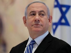 PM Israel Pecat Menteri Pertahanan Yoav Gallant
