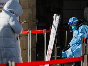 Rumah Sakit di China Mulai Penuh Seiring Lonjakan Kasus Corona!