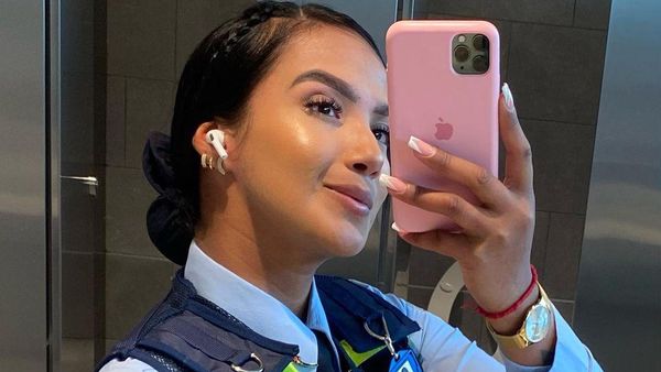 8 Potret Wanita yang Dijuluki Petugas Lalu Lintas Paling Seksi di Dunia